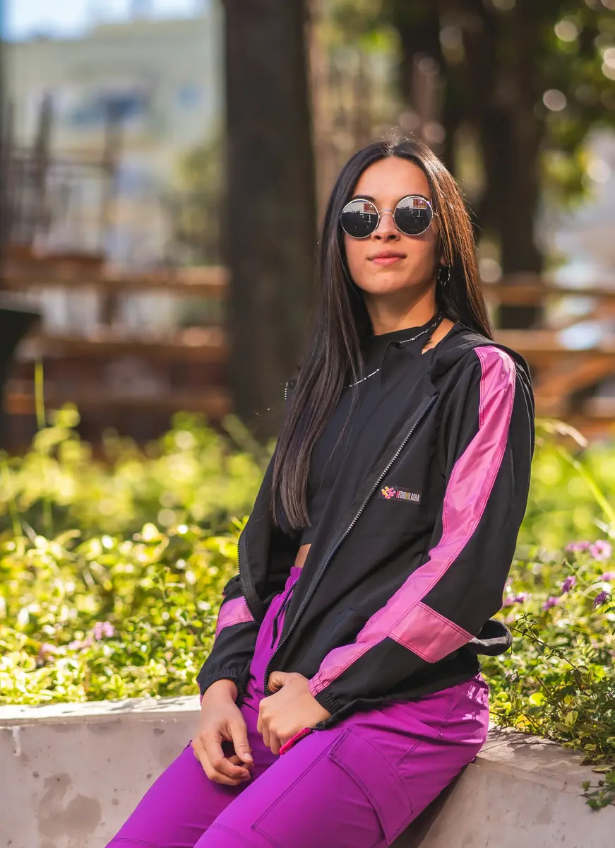 Campera H (detalle rosa)