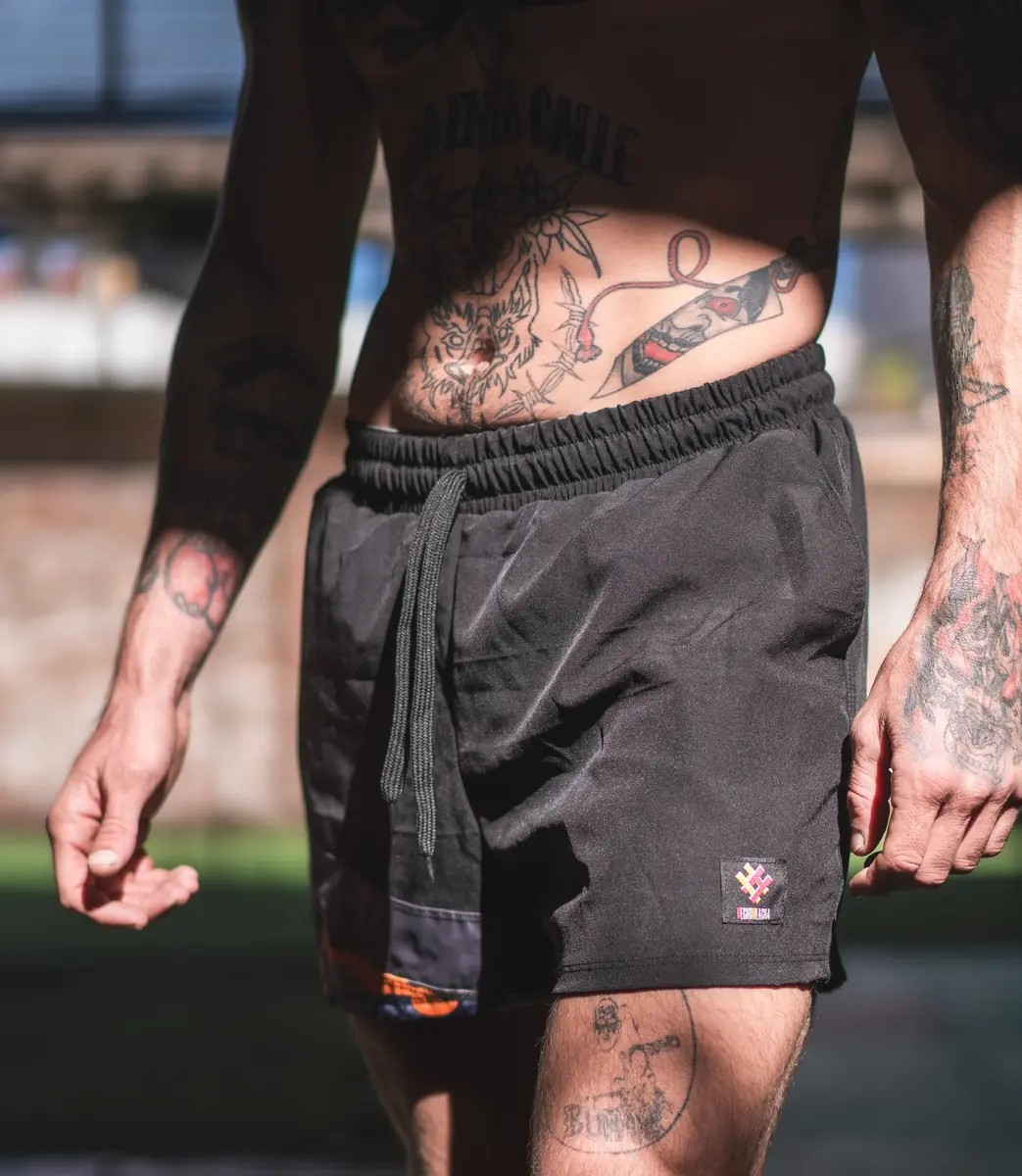 Short Ochava Simple (detalle tela militar y negro)